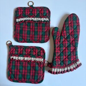 Vintage Handmade Christmas Tartan Plaid Oven Mitt and Pot Holders Lot Of 3